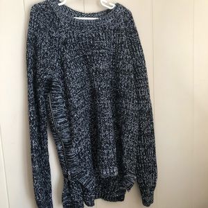 BLACK AND WHITE MARLED SWEATER